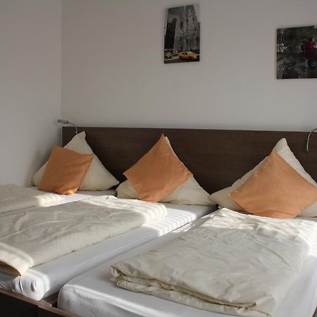 Pension Kirchenwirt Niederaichbach Екстериор снимка