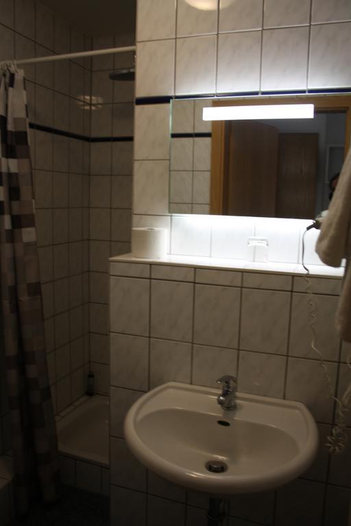 Pension Kirchenwirt Niederaichbach Екстериор снимка